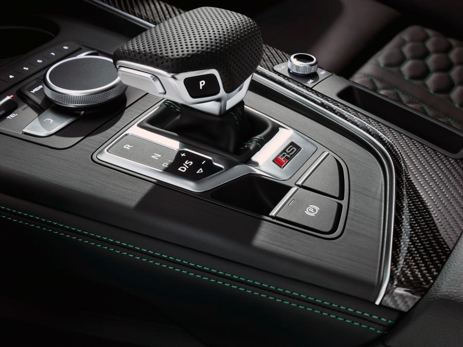 Детали интерьера Audi RS5 Sportback 2018 года  (NA) (фото 19 из 40)